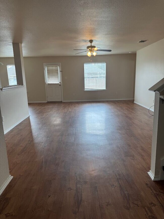 Building Photo - GREAT HOME! GREAT LOCATION