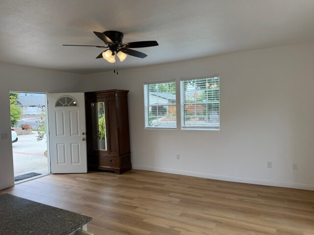 Building Photo - 341 Cambridge Dr