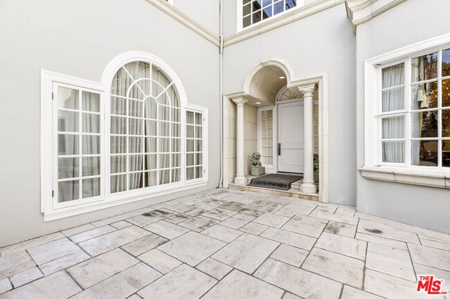 Building Photo - 709 N Maple Dr