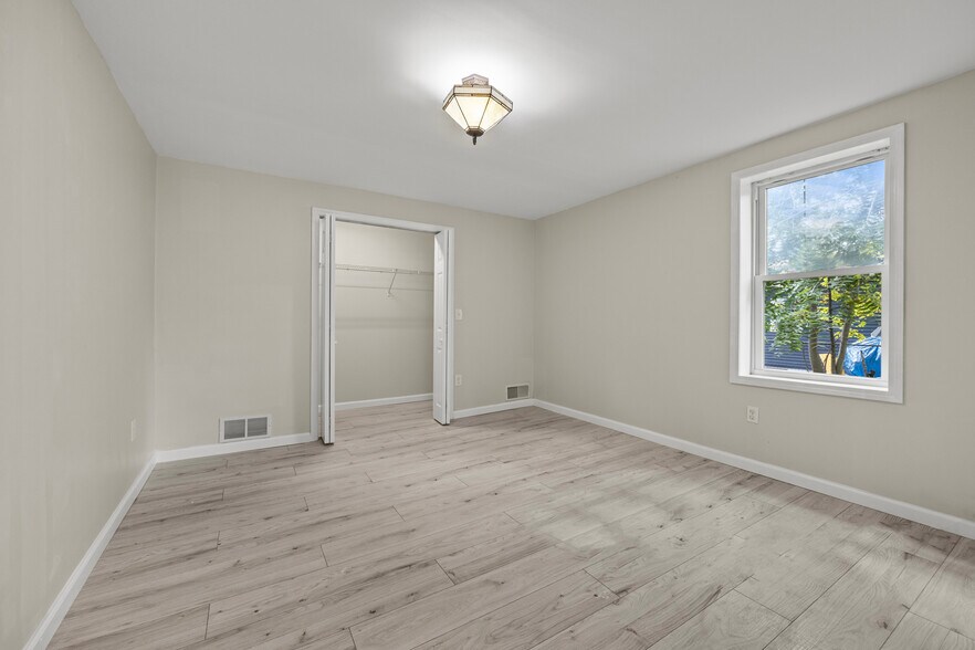 Building Photo - 20 School St