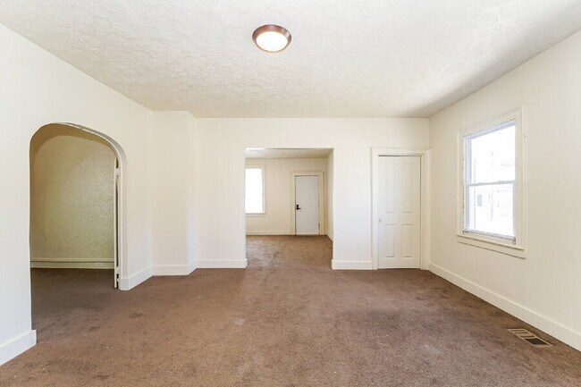 Building Photo - 3460 Erin Ave