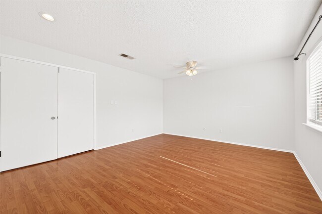 Building Photo - 11677 Village Pl Dr