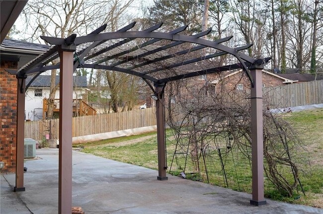 Building Photo - 2007 Candace Ln SE