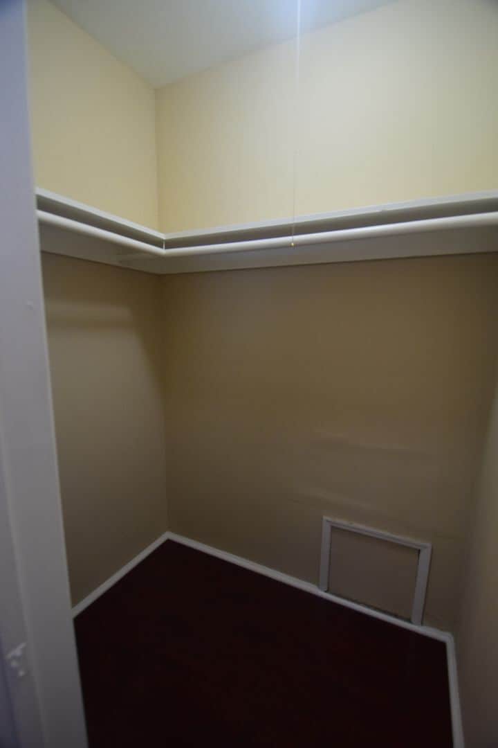 Building Photo - 5734 Hazeltine Ave