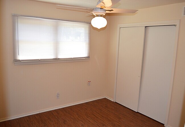 Building Photo - Charming Home In Waverly Park Addition