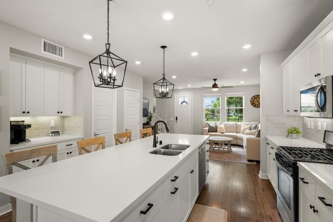 Building Photo - 10553 San Jose St