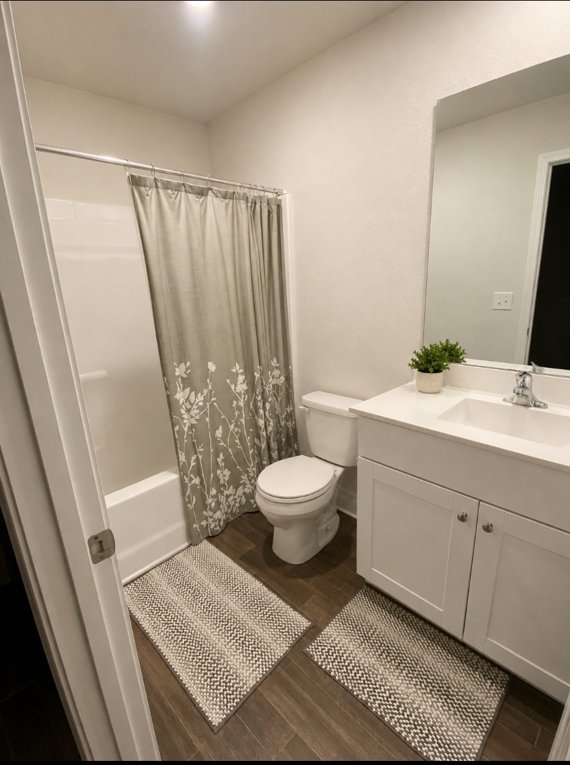 Bathroom #2 walk tub and shower - 238 Yorktown Ln