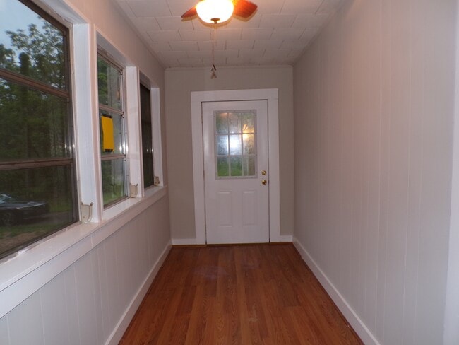 Building Photo - 213 7th Ave
