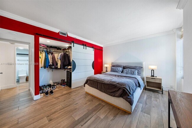 Building Photo - 1541 Brickell Ave