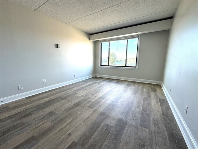 Building Photo - 1500 Worcester Rd