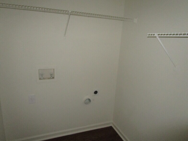 Building Photo - 2325 Carlysle Cove Dr