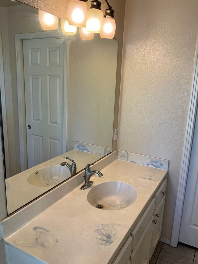 Building Photo - 1717 Whippoorwill Ct