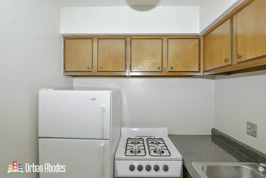 Building Photo - 648 W Wrightwood Ave