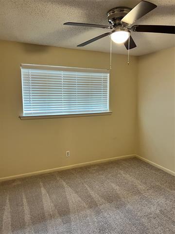 Building Photo - 2730 King Cole Dr