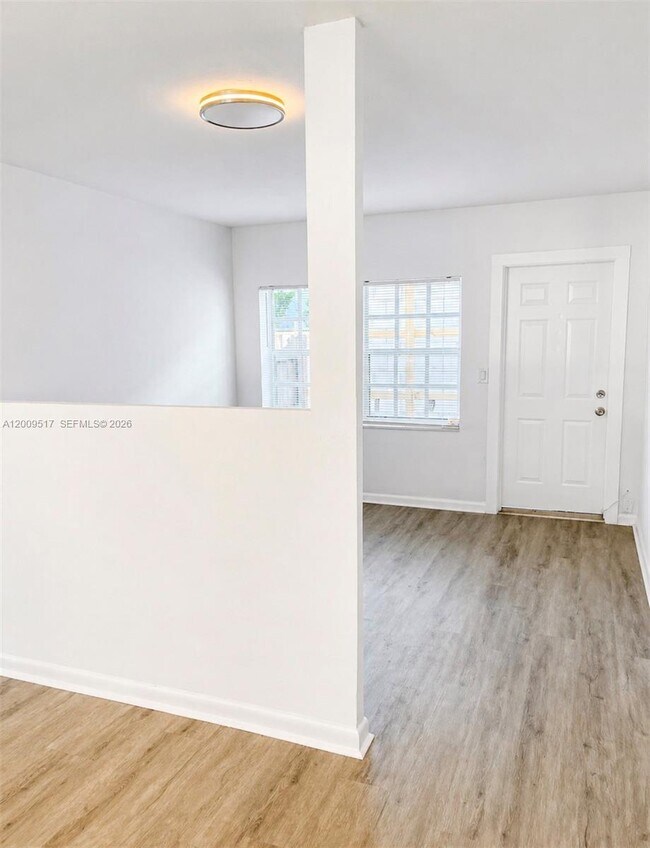 Building Photo - 1121 NE 2nd St