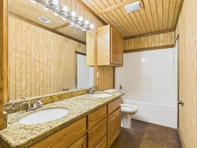 Building Photo - 5822 Leonard Rd