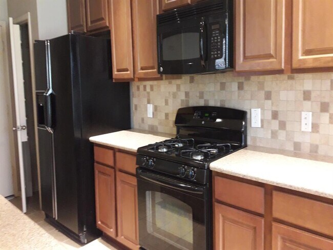 Building Photo - 14546 Bergenia Dr
