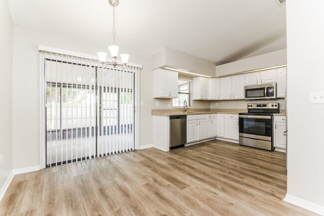 Building Photo - 610 N Delmonte Ct