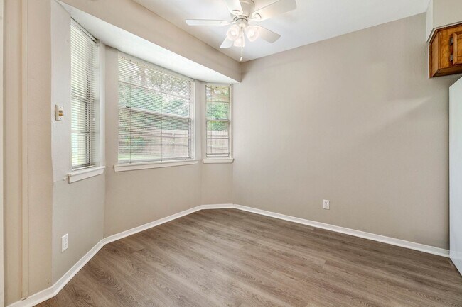 Building Photo - August 2026 Pre-Lease - 1 Mile to TAMU!