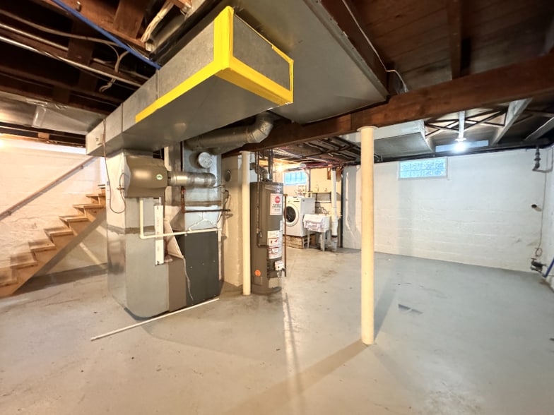 Building Photo - 930 Brinton Dr