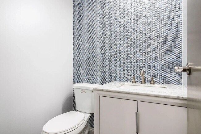 Building Photo - 2125 Scottingham Dr