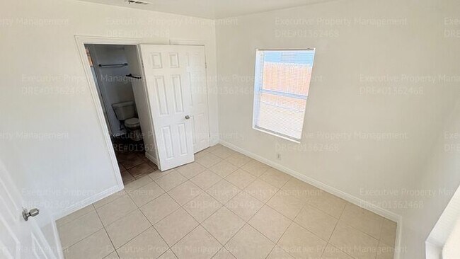 Building Photo - 2 bedroom 1 bathroom home near 34th St/ Chester Ave