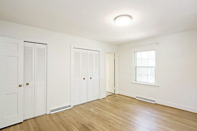 Building Photo - $1,000 Off 1st Month's Rent - Pet-Friendly Near Shops at Stonefield