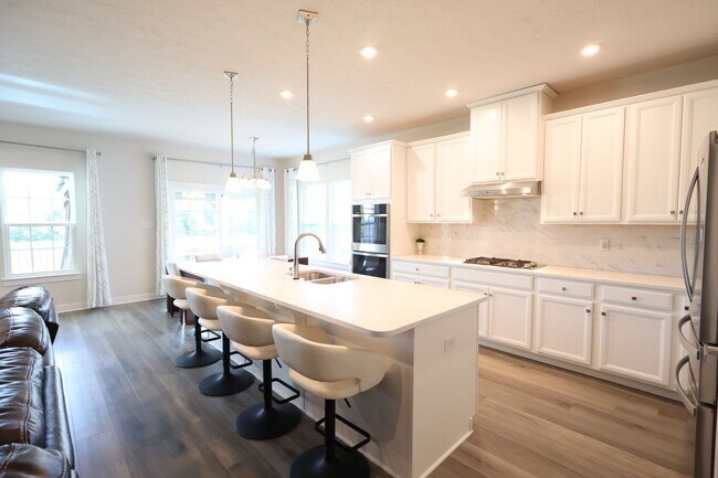 Building Photo - 4 Bedroom, 4 Bath Home w/Backyard Heated Pool overlooking Pearl's Fen