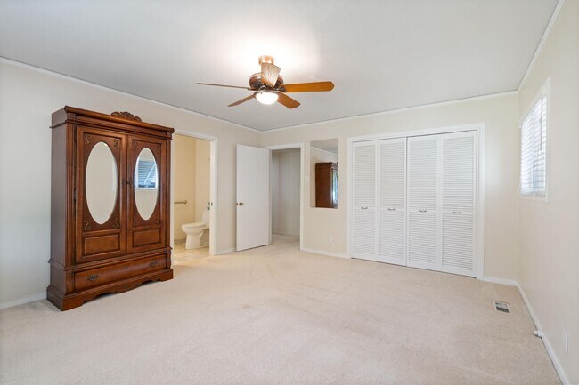 Building Photo - 3220 Fieldcrest Dr