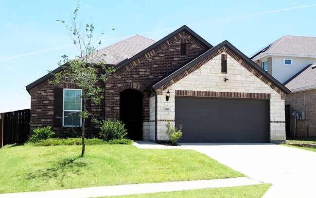 Building Photo - Must See 4 Bed 3 Bath Home in Aubrey