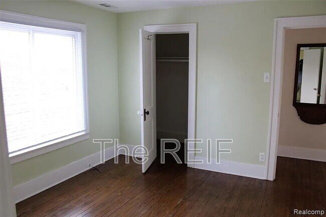 Building Photo - 7543 Lozier Ave