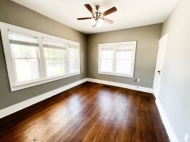 Building Photo - 3 Bedroom & 1 Bath In Paseo District (Cont...