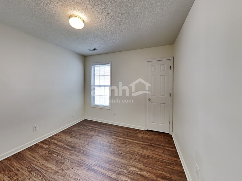 Building Photo - 205 Green Park