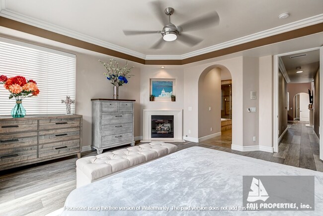 Building Photo - Gorgeous, Large downtown Huntington Beach Vacation Rental