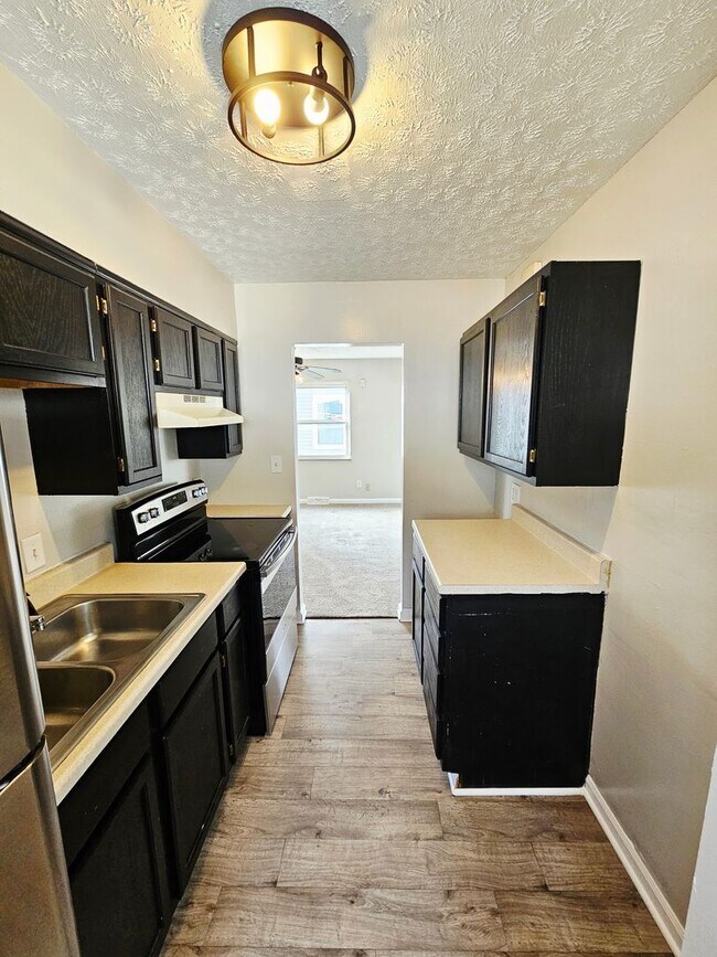 Building Photo - Move-In Ready 3BR/1BA Home w/ 2-Car Garage | Recently Updated