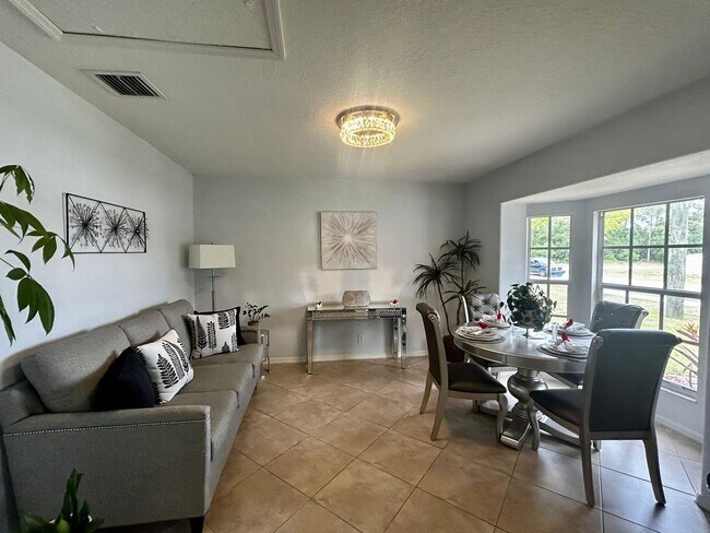 Building Photo - Western Port St. Lucie 3/2/2 with flex/roo...