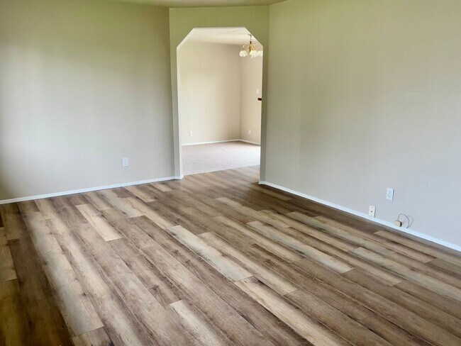 Building Photo - **$500 Move In Special** Newly Renovated 3...
