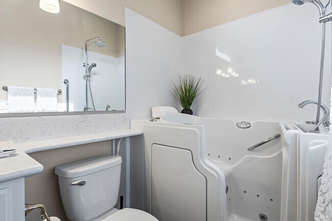 Building Photo - 343 Silver Ridge Dr