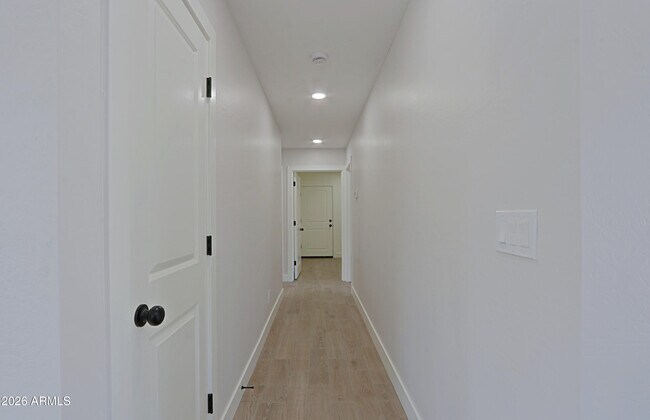 Building Photo - 454 S Pioneer