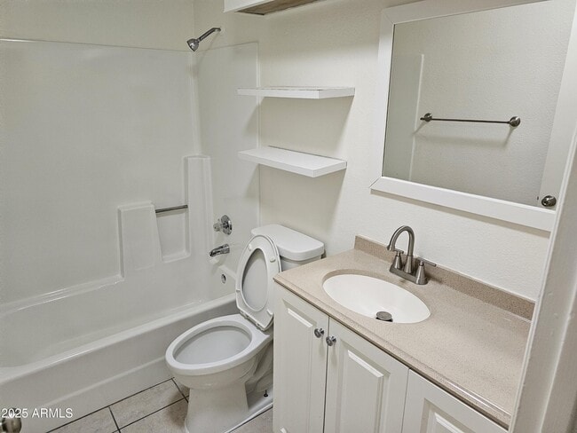 Building Photo - 633 W Southern Ave