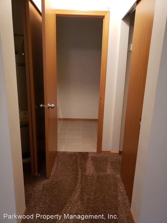 Building Photo - 1609 E 68th St