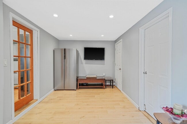 Building Photo - 6 Fairfields Ln