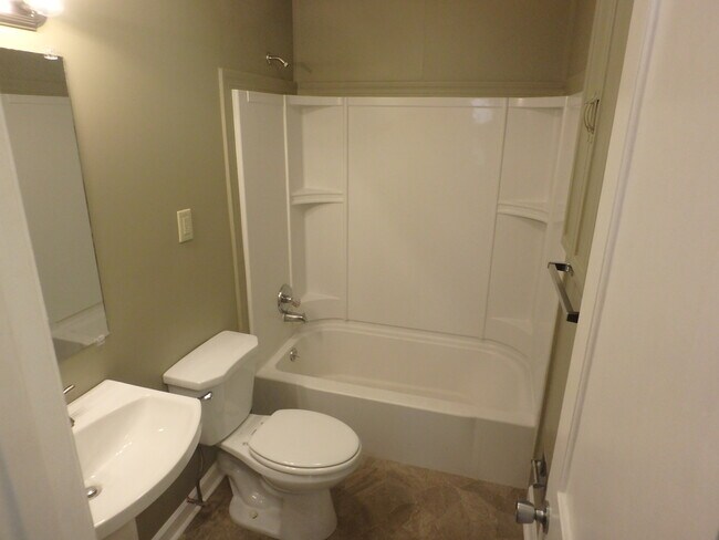 Building Photo - 1824 SW Cherokee St