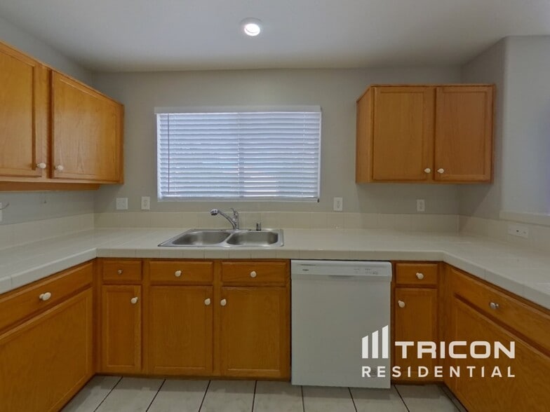 Building Photo - 696 Moonlight Mesa Dr