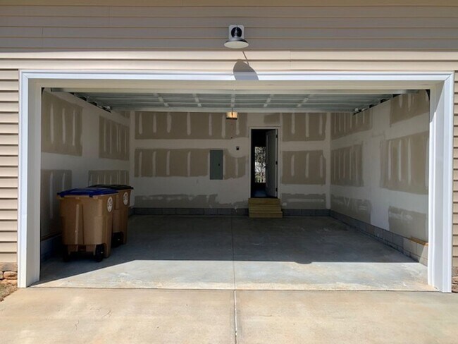 Building Photo - 821 Trinity Pk Dr