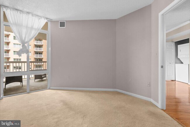 Building Photo - 3101 N Hampton Dr
