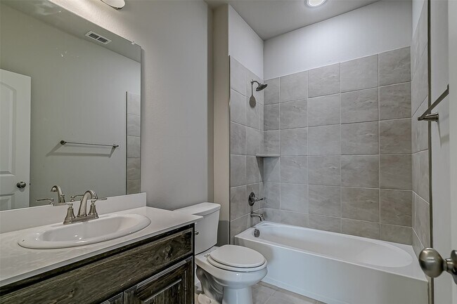 Building Photo - 327 Sweetspire Dr