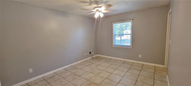Building Photo - 3214 W Van Buren Dr