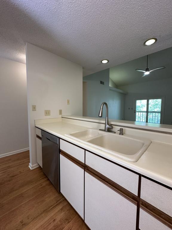 Building Photo - 14 Willow Tree Run