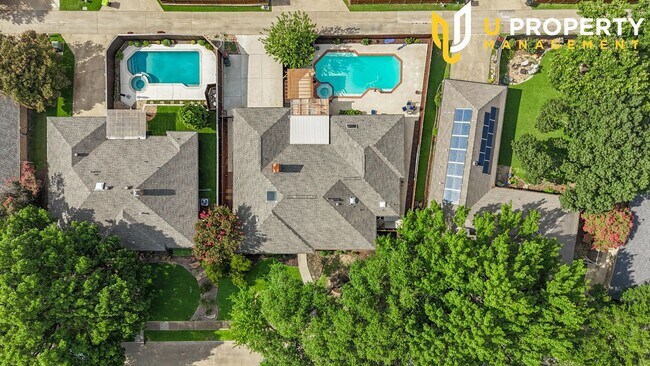 Building Photo - Great property in Plano mature community w...